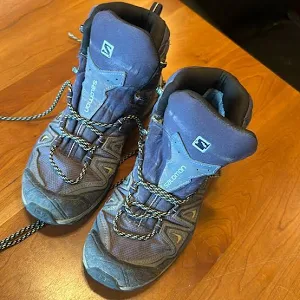 Are Salomon Shoes Good for Walking?